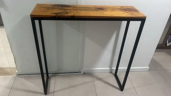 Mesa e banquetas industriais de cozinha