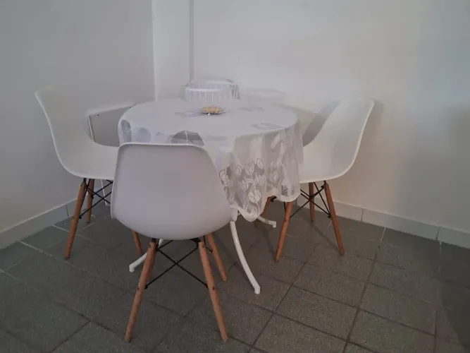 Mesa com 4 cadeiras