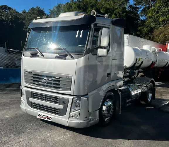 Volvo FH 440 2011 i-shift | Rogério Caminhões