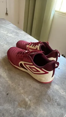 Vendo chuteira pro 5 da umbro