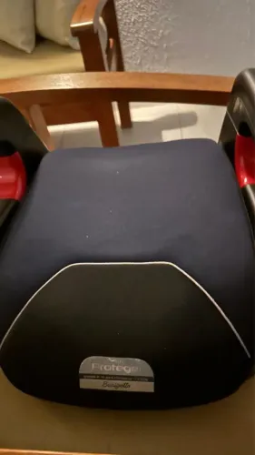 Vendo Cadeirinha de elevação