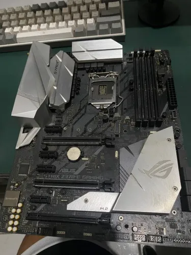 Placa-mãe ASUS ROG Strix Z370-E Gaming