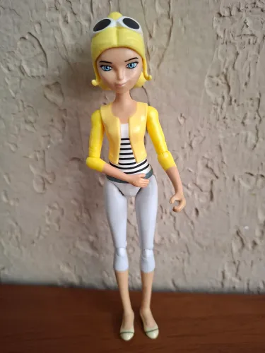 Boneca articulada Chloé Burgeois, personagem da série Miraculous, original 15 cm