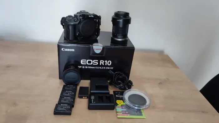 Canon R10 c/ Lente 18-150m, Cage Smallrig, Bateria extras e Adaptador EF/RF