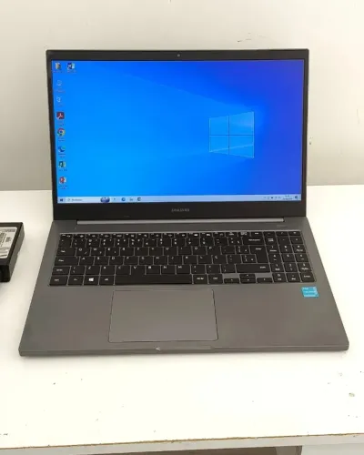 Samsung NP550XDA-KP3 Notebook Celeron 6305 4GB RAM SSD 128GB Tela 15,6" Full HD