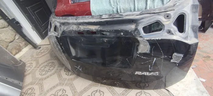 Tampa mala Rav4 13/16