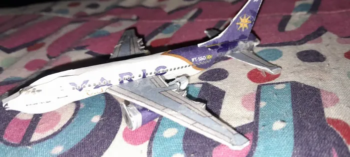 Miniatura boeing 737-500 papercraft leia