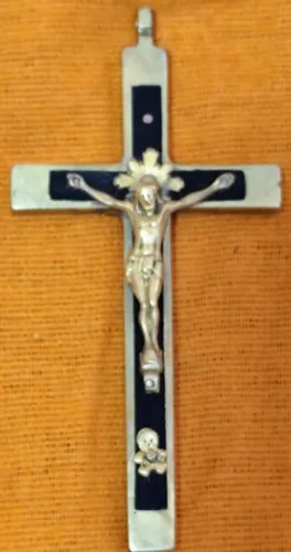 Antigo Crucifixo peitoral.
