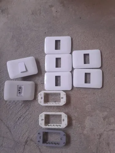 Tomadas, interruptor e placa com suporte 2x4
