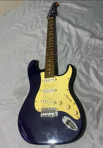 Guitarra Eagle anos 90 Stratocaster