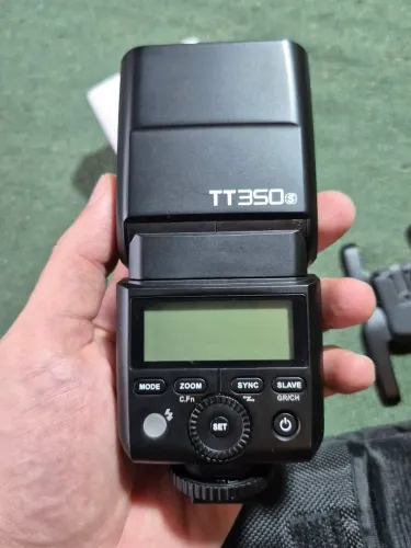 Flash Godox TT350s para Sony (Estado de Novo) + Carregador e Pilhas