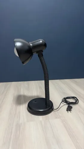 luminária de mesa articulada preta