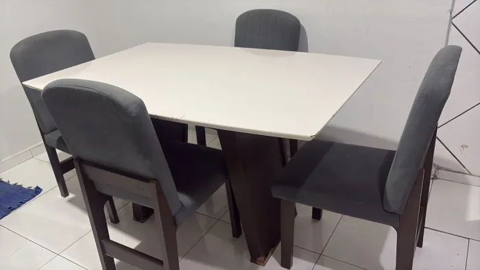 Mesa 4 cadeiras