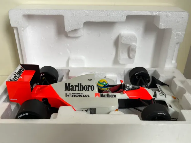 Ayrton Senna F1 Minichamps 1:18 McLaren Honda MP 4-4B World Champion 1988