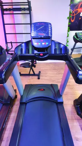 Esteira profissional Embreex 820 EXI