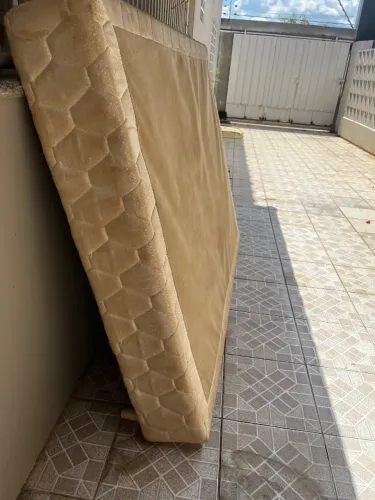 Doa-se uma Base de Cama box de casal 