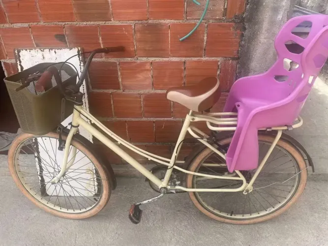 Bicicleta retrô em perfeitas condições.