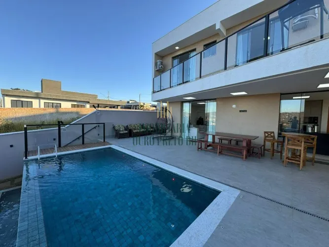 Casa de condomínio para comprar, com 3 quartos, suíte, piscina e 4 vagas de garagem