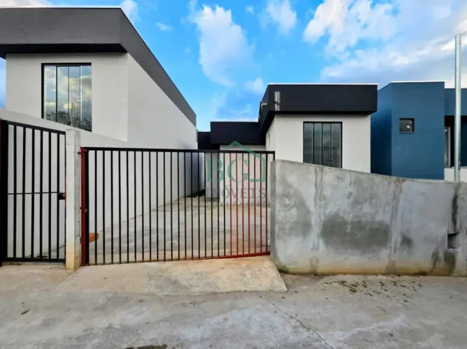 Excelente casa recém construída á venda no bairro Jardim Caldense em Poços de Caldas MG.
