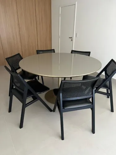MESA SAARINEN + 6 CADEIRAS ARES ABANO