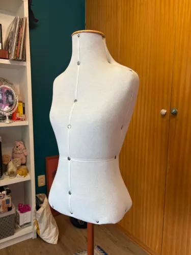 Manequim Busto Costura com Pé de Ferro Rose Gold