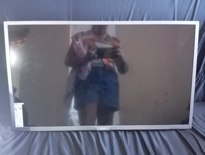 Vendo tv para retirada de peças 