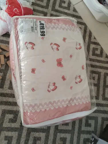 vendo lote de roupinhas e um kit berço 