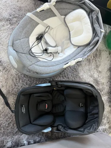 Bebê conforto e cadeira de ninar 