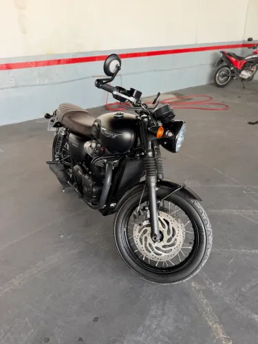 TRIUMPH BONNEVIELLE t120 black