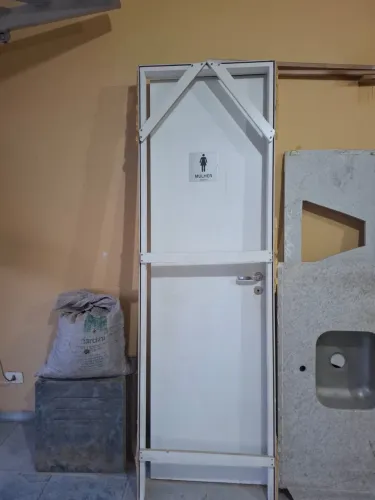 Porta para banheiro
