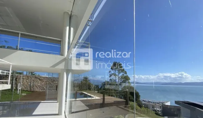 Casa de alto padrão em condominio fechado em Cacupé