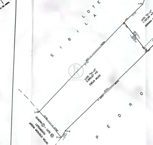 Terreno predominantemente plano em formato retangular, região residencial em Colombo. Zone
