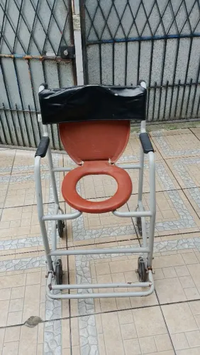 Cadeira Higiênica em ótimo estado