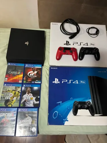PS4 PRO + 2 controles + 6 jogos