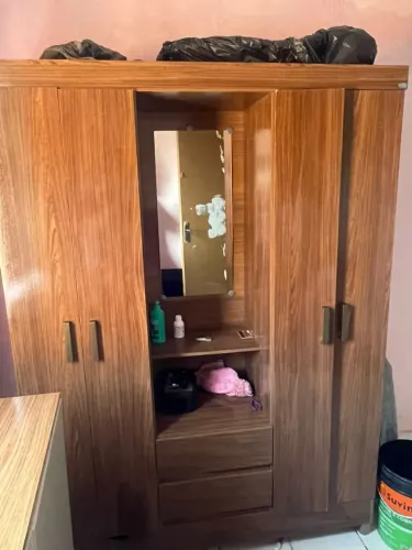 VENDO CÔMODA E GUARDA ROUPA 