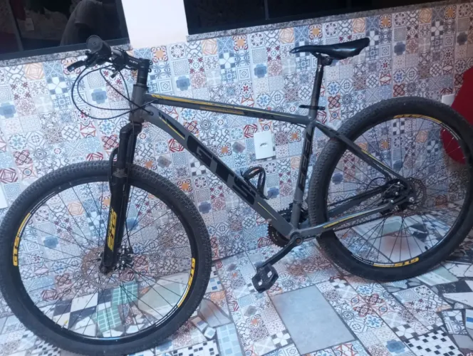 Vendo bike apenas arruma eixo de tras