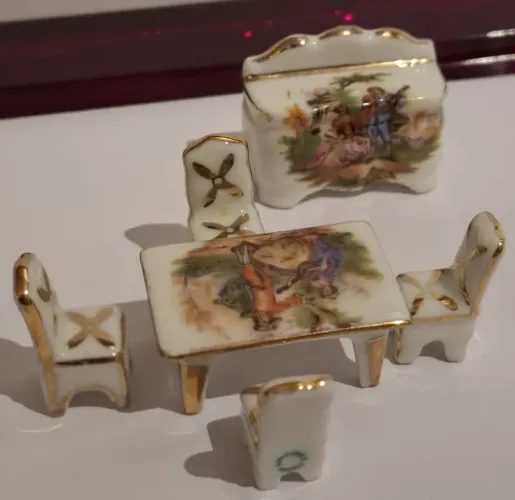 Miniaturas de porcelana Limoges; conjunto de sala de jantar