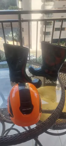 Utensílios para segurança no trabalho. 