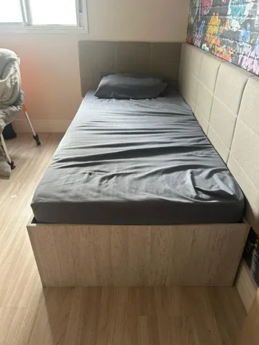 Cama de MDF cinza clara