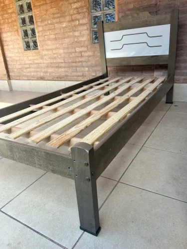 Vendo Cama Solteiro
