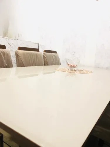 Vendo mesa com 6 cadeiras / motivo: mudança 