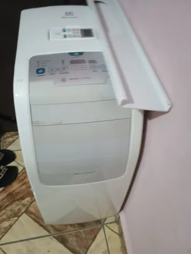 Ar condicionado portátil Eletrolux turbo completo.