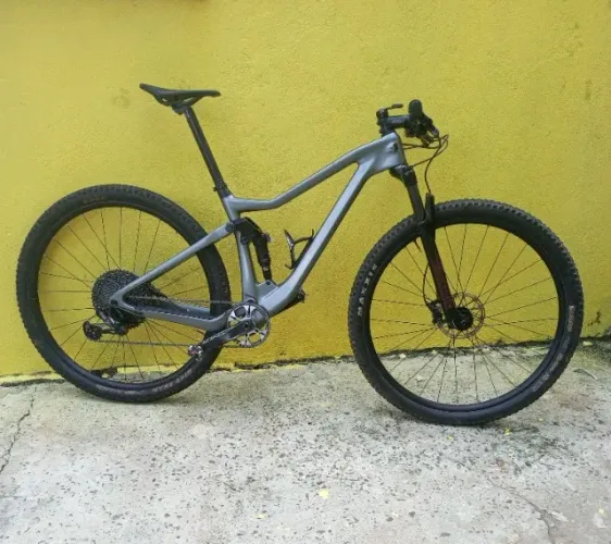 Vendo MTB Full Carbon, modelo 2024, tamanho 17
