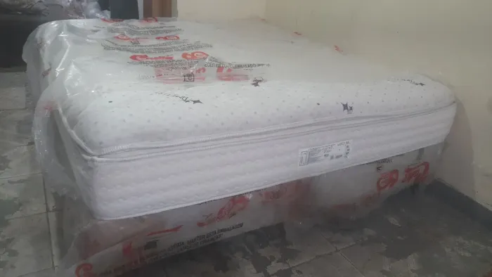 Vendo cama king em otmo esta do Box monstruario colchão usado ecelente estamos zona sul