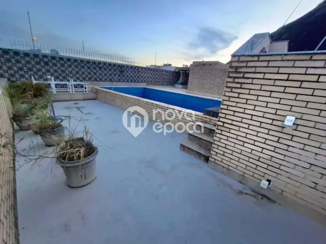 Duplex para venda possui 180 metros quadrados com 4 quartos em Copacabana - Rio de Janeiro