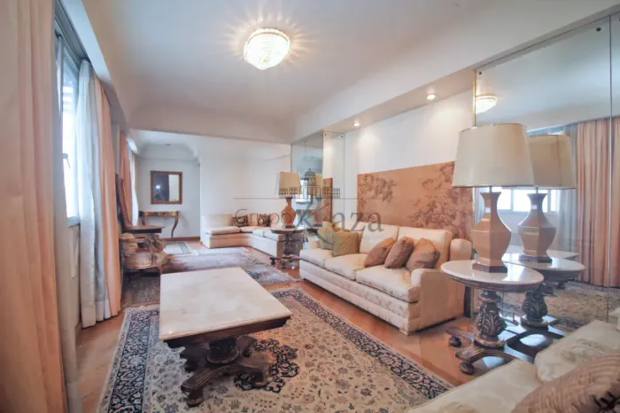 Apartamento - Jardim Europa - 3 Dormitórios - 170m².