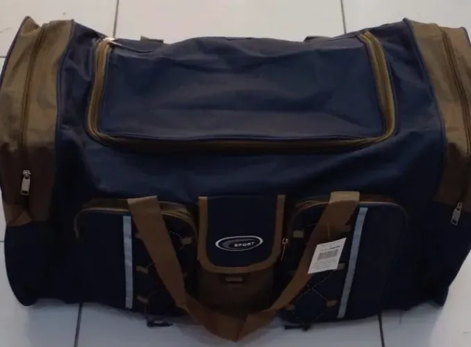 Bolsa de viagem grande tm gg nova ótimo material zips fortes e bem espaçosa!