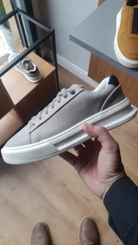 Sapato Confort cinza