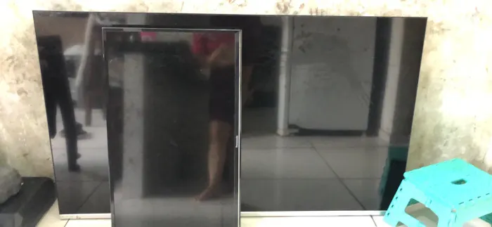 Retirada de peças TV