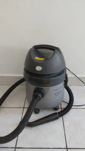 Vendo aspiradora de pó.